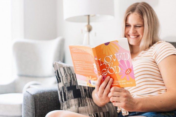 Loved by God: 100 Days with Women in the Word - Zondervan [KSIĄŻKA]
