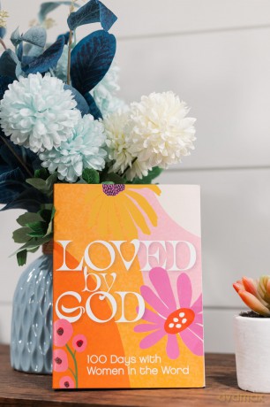 Loved by God: 100 Days with Women in the Word - Zondervan [KSIĄŻKA]