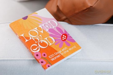 Loved by God: 100 Days with Women in the Word - Zondervan [KSIĄŻKA]