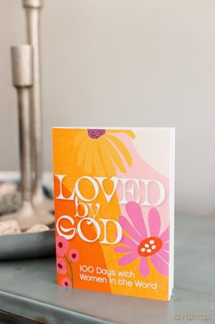 Loved by God: 100 Days with Women in the Word - Zondervan [KSIĄŻKA]