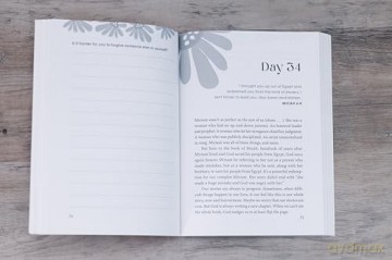 Loved by God: 100 Days with Women in the Word - Zondervan [KSIĄŻKA]