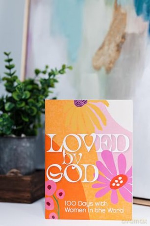 Loved by God: 100 Days with Women in the Word - Zondervan [KSIĄŻKA]