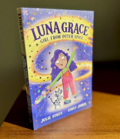 Luna Grace: Girl from Outer Space - Julie Sykes [KSIĄŻKA]