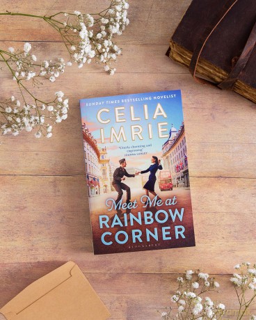 Meet Me at Rainbow Corner: A page-turning story with a huge heart that will transport you back in time - Celia Imrie [KSIĄŻKA]
