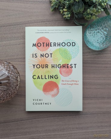 Motherhood Is Not Your Highest Calling: The Grace of Being a Good-Enough Mom - Vicki Courtney [KSIĄŻKA]