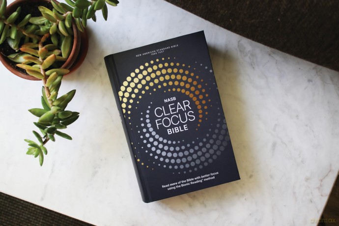 NASB, Clear Focus Bible, Hardcover, Charcoal/Gold: Read more of the Bible with better focus - Zondervan [KSIĄŻKA]
