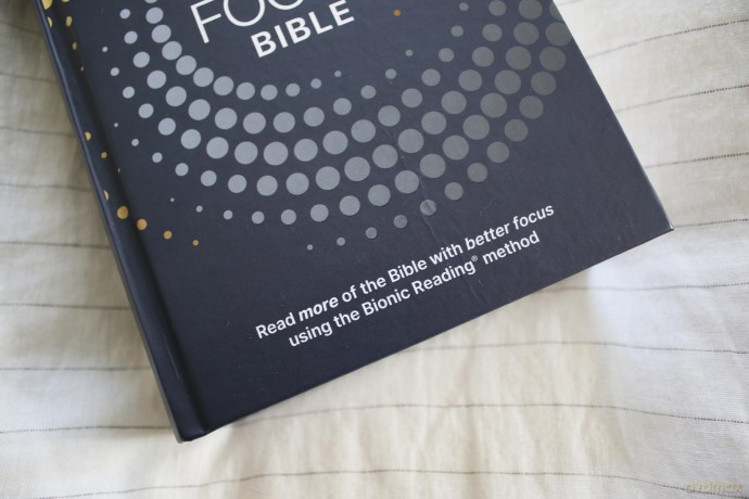 NASB, Clear Focus Bible, Hardcover, Charcoal/Gold: Read more of the Bible with better focus - Zondervan [KSIĄŻKA]