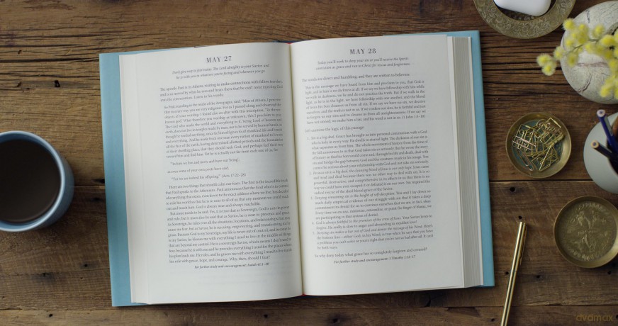 New Morning Mercies: A Daily Gospel Devotional - Paul David Tripp [KSIĄŻKA]