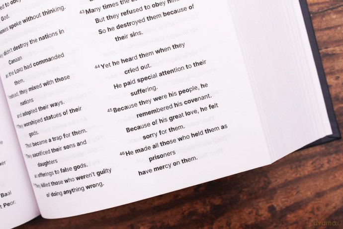 NIrV, Clear Focus Bible, Hardcover, Charcoal/Blue: Read more of the Bible with better focus - Zondervan [KSIĄŻKA]