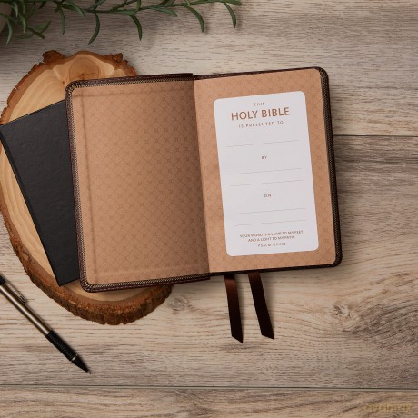 NKJV, Thinline Bible, Compact, Leathersoft, Blue, Red Letter, Comfort Print - Thomas Nelson [KSIĄŻKA]