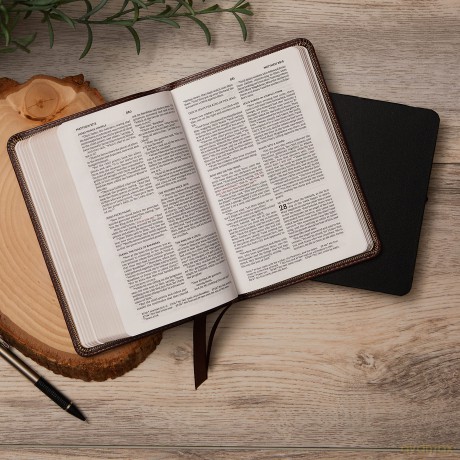 NKJV, Thinline Bible, Compact, Leathersoft, Blue, Red Letter, Comfort Print - Thomas Nelson [KSIĄŻKA]