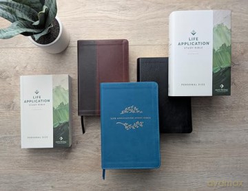 NLT Life Application Study Bible, Third Edition, Personal Size - Tyndale House [KSIĄŻKA]