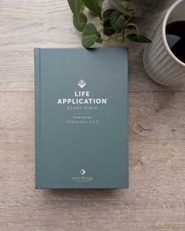 NLT Life Application Study Bible, Third Edition, Personal Size - Tyndale House [KSIĄŻKA]