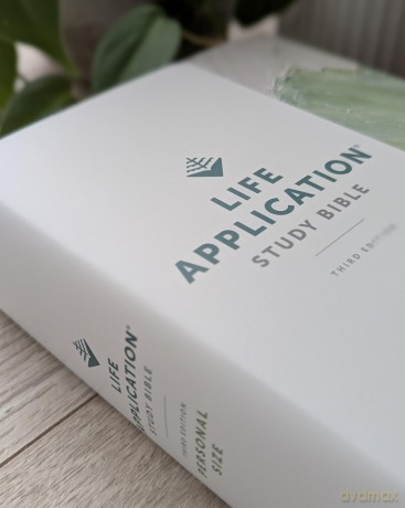 NLT Life Application Study Bible, Third Edition, Personal Size - Tyndale House [KSIĄŻKA]