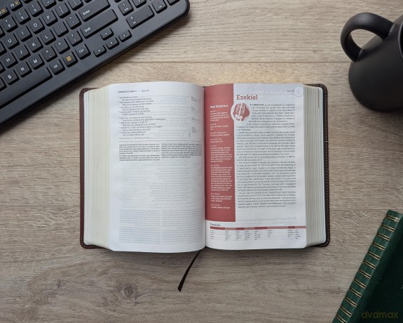 NLT Life Application Study Bible, Third Edition, Personal Size - Tyndale House [KSIĄŻKA]