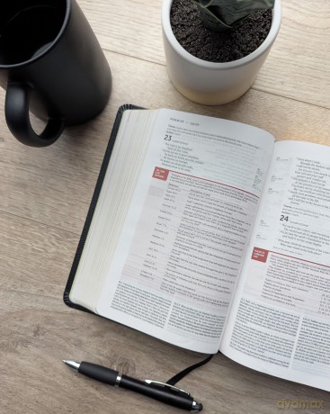 NLT Life Application Study Bible, Third Edition, Personal Size - Tyndale House [KSIĄŻKA]