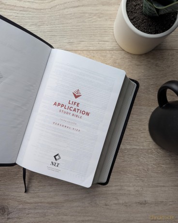 NLT Life Application Study Bible, Third Edition, Personal Size - Tyndale House [KSIĄŻKA]