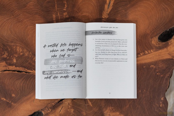 Overbooked and Overwhelmed: How to Keep Up with God When You're Just Trying to Keep Up with Life - Tara Sun [KSIĄŻKA]