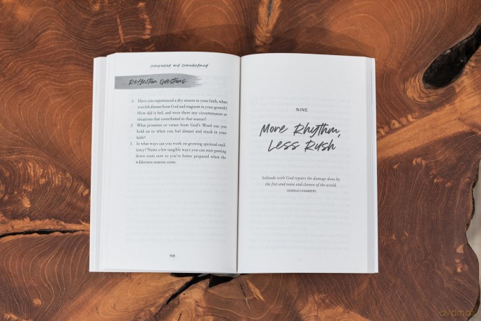 Overbooked and Overwhelmed: How to Keep Up with God When You're Just Trying to Keep Up with Life - Tara Sun [KSIĄŻKA]