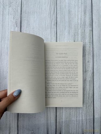 Parties and Passions: Classic Short Stories from Around the World - Elena Richards [KSIĄŻKA]
