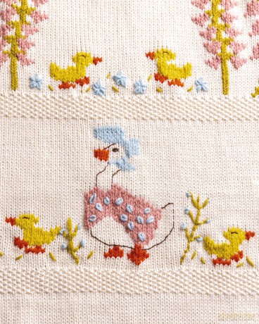 Peter Rabbit Baby Knits: 20 knitting patterns for clothes and accessories inspired by the Tales of Beatrix Potter - Debbie Bliss [KSIĄŻKA]