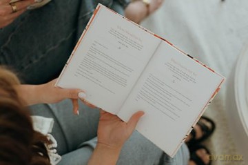 Prayers for Each Moment: 100 Conversations with God About Real Life and Real Stuff: A Prayer Book - Tama Fortner [KSIĄŻKA]