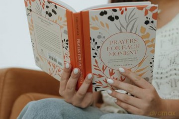 Prayers for Each Moment: 100 Conversations with God About Real Life and Real Stuff: A Prayer Book - Tama Fortner [KSIĄŻKA]