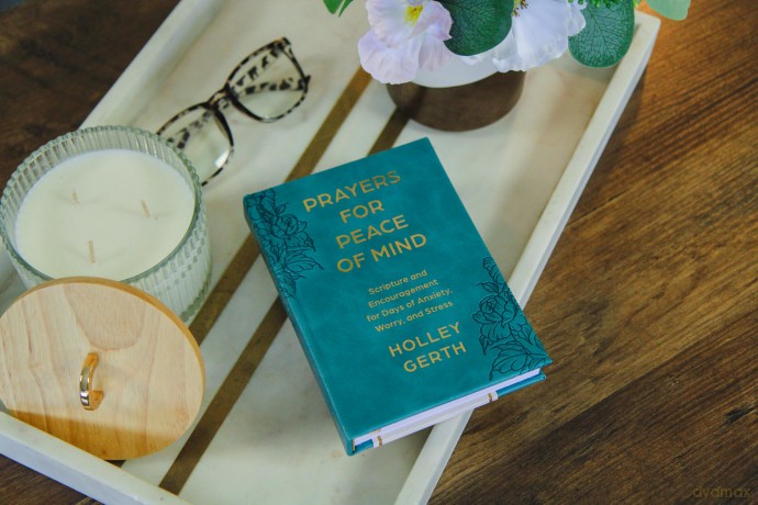 Prayers for Peace of Mind: Scripture and Encouragement for Days of Anxiety, Worry, and Stress - Holley Gerth [KSIĄŻKA]