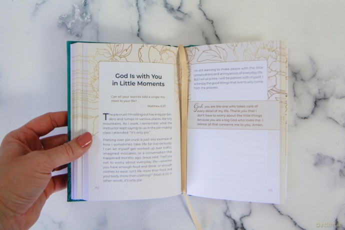 Prayers for Peace of Mind: Scripture and Encouragement for Days of Anxiety, Worry, and Stress - Holley Gerth [KSIĄŻKA]