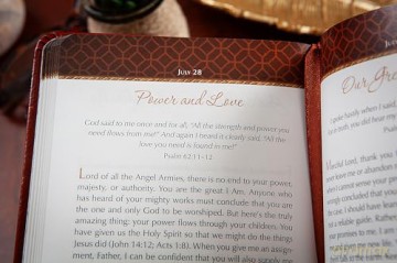 Prayers on Fire for Men: 365 Days of Praying the Psalms - Brian Simmons [KSIĄŻKA]