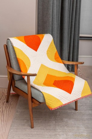 Retro Quilts: 15 modern designs with a vintage vibe - Maude MacDonald [KSIĄŻKA]