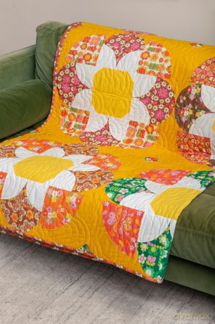 Retro Quilts: 15 modern designs with a vintage vibe - Maude MacDonald [KSIĄŻKA]