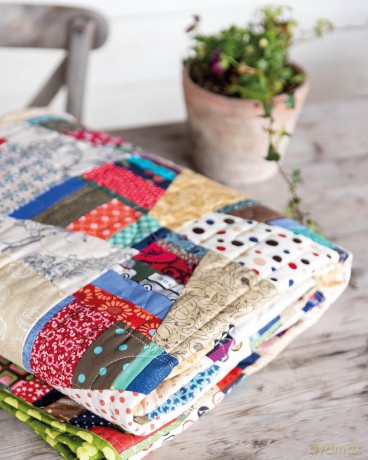 Scrap Quilts From Crumbs, Strips and Strings: Use up every last piece with 15 scrap quilt patterns - Emily Bailey [KSIĄŻKA]