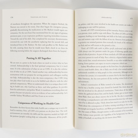 Scripture And Scrubs: A Christian Calling to Healthcare - Lee [KSIĄŻKA]