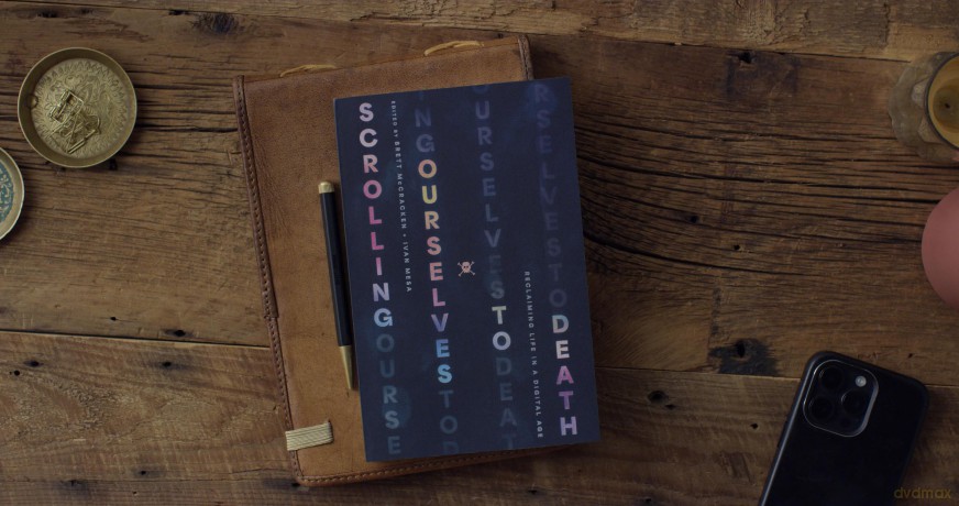 Scrolling Ourselves to Death: Reclaiming Life in a Digital Age - Brett McCracken [KSIĄŻKA]