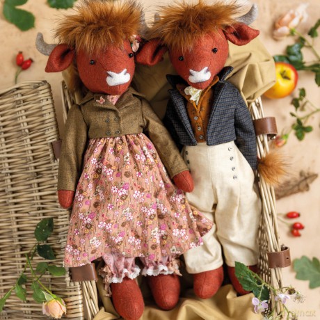 Sew Felt Animals From Apple Blossom Wood: A practical guide to sewing heirloom animal dolls and their clothing - Claire Bowman [KSIĄŻKA]