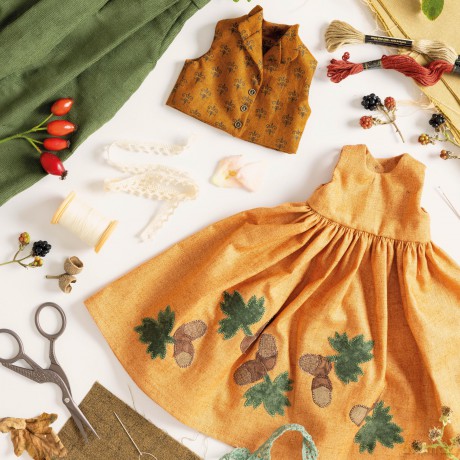 Sew Felt Animals From Apple Blossom Wood: A practical guide to sewing heirloom animal dolls and their clothing - Claire Bowman [KSIĄŻKA]