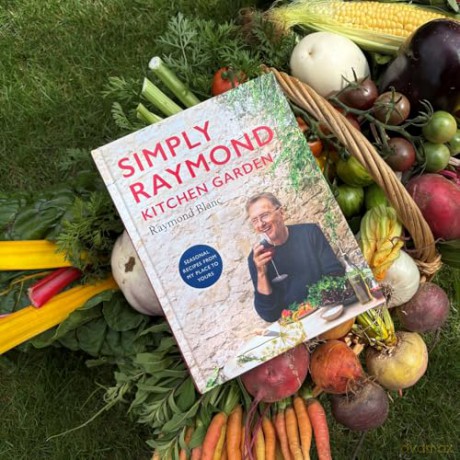 Simply Raymond Kitchen Garden: Seasonal recipes from my place to yours - Raymond Blanc [KSIĄŻKA]