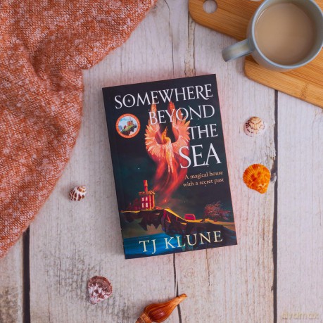 Somewhere Beyond the Sea: The No. 1 New York Times bestseller and heart-warming sequel to The House in the Cerulean Sea **Special Limited Edition First Printing**: 2 - TJ Klune [KSIĄŻKA]