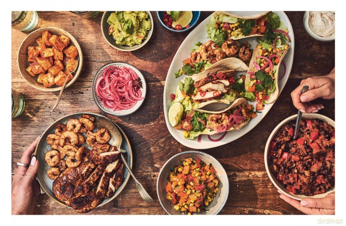 Spinning Plates: Easy Dinners with Simple Substitutions for Busy Families - Anna Stanford [KSIĄŻKA]
