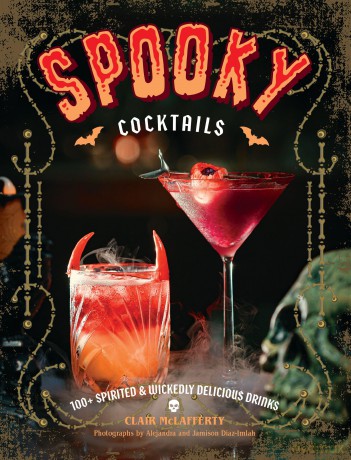 Spooky Cocktails: 100+ Spirited and Wickedly Delicious Drinks - Clair McLafferty [KSIĄŻKA]