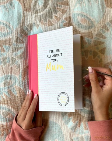 Tell Me All About You, Mum: A guided journal for mothers to share their memories and record their life stories - Lucy Dowling [KALENDARZ]