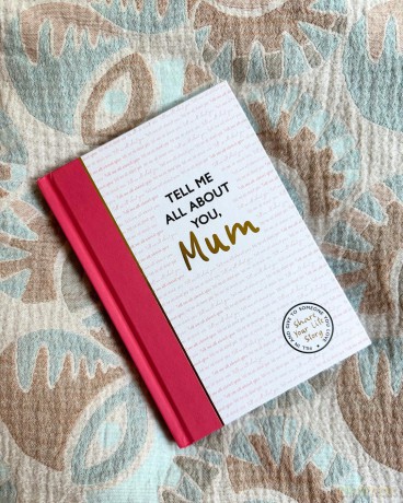 Tell Me All About You, Mum: A guided journal for mothers to share their memories and record their life stories - Lucy Dowling [KALENDARZ]