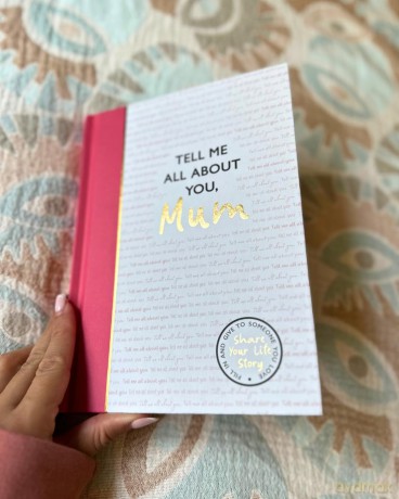 Tell Me All About You, Mum: A guided journal for mothers to share their memories and record their life stories - Lucy Dowling [KALENDARZ]