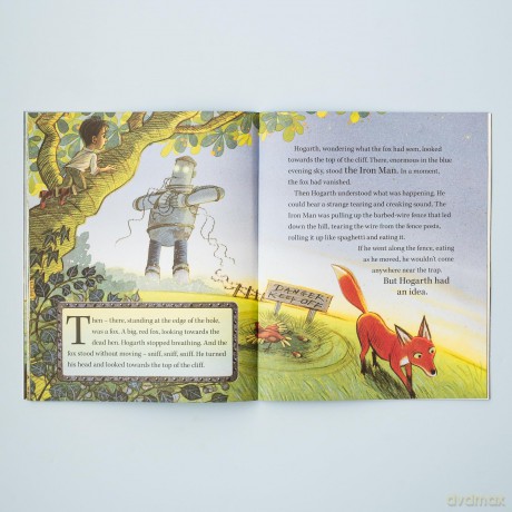 The Coming of the Iron Man: The classic children's story as you've never seen it before - Ted Hughes [KSIĄŻKA]