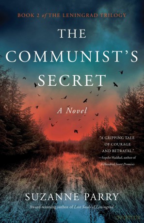 The Communist's Secret: A Novel - Suzanne Parry [KSIĄŻKA]
