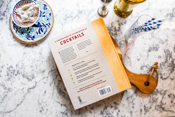 The Encyclopedia of Cocktails: Over 1,000 Cocktails for Every Occasion - The Coastal Kitchen [KSIĄŻKA]