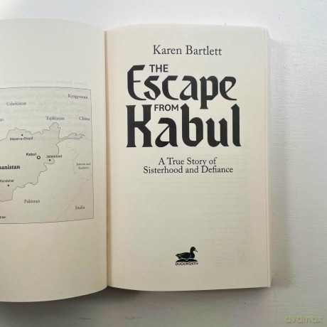 The Escape from Kabul: A True Story of Sisterhood and Defiance - Karen Bartlett [KSIĄŻKA]