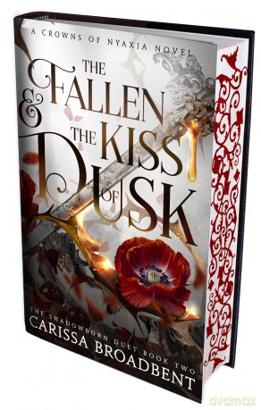The Fallen and the Kiss of Dusk: The Instant No. 1 Sunday Times bestseller, book 4 in the Crowns of Nyaxia series - Carissa Broadbent [KSIĄŻKA]