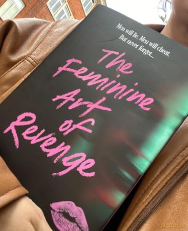 The Feminine Art of Revenge: The seductive revenge thriller from BookTok bestseller Celine Saintclare - Celine Saintclare [KSIĄŻKA]